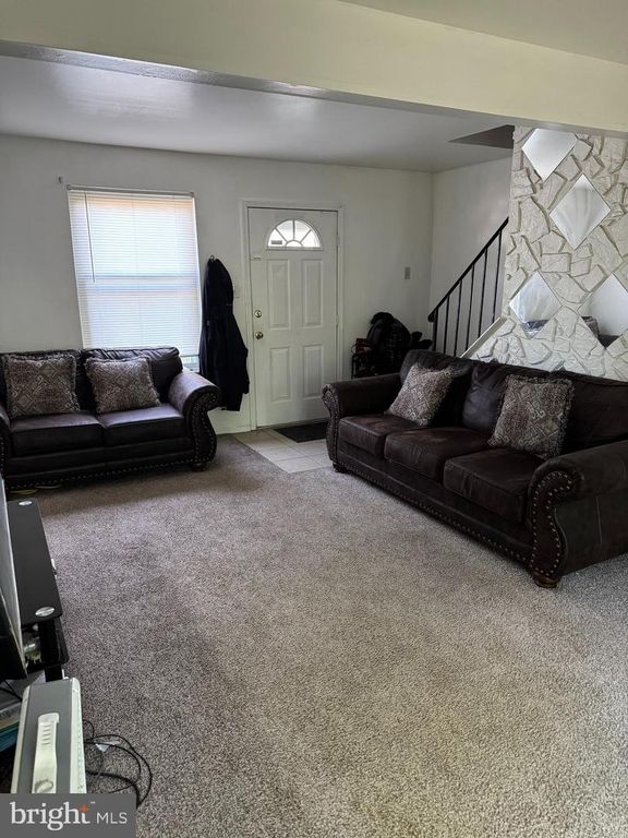 36 EDINSHIRE RD, Sicklerville, NJ 08081