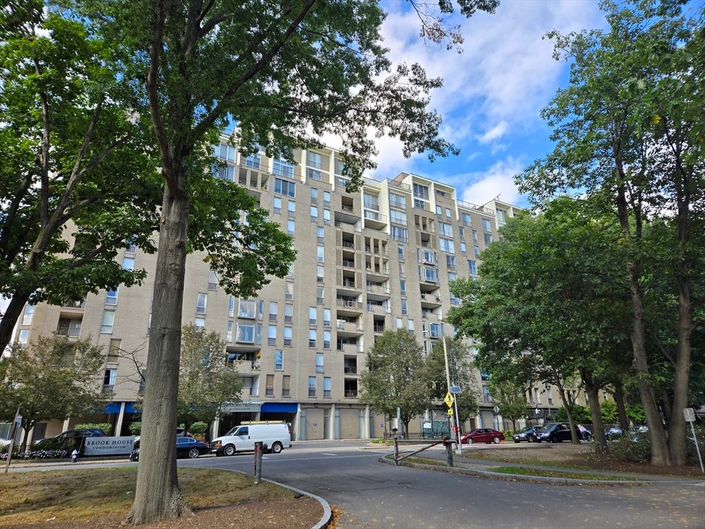 77 Pond Ave 703, Brookline, MA 02445
