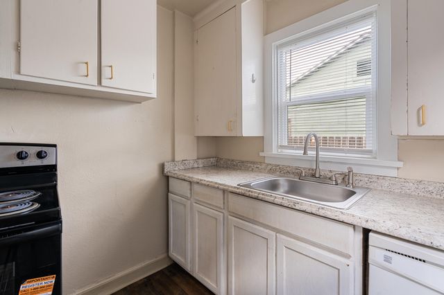 1051 W 11th Street, Medford, OR 97501