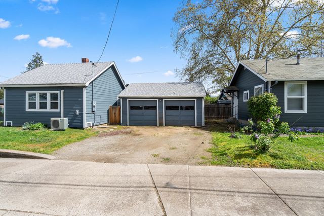 1051 W 11th Street, Medford, OR 97501