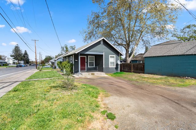 1051 W 11th Street, Medford, OR 97501