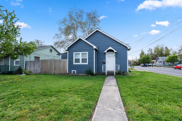 1051 W 11th Street, Medford, OR 97501