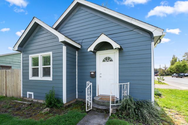 1051 W 11th Street, Medford, OR 97501