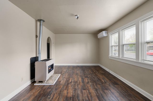 1051 W 11th Street, Medford, OR 97501