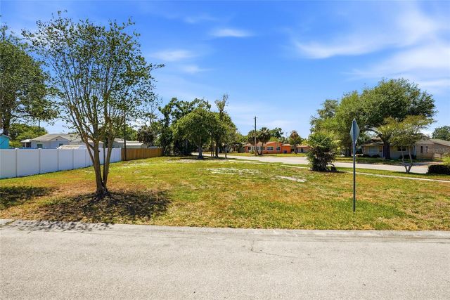 4716 IRIS STREET N, St Petersburg, FL 33714