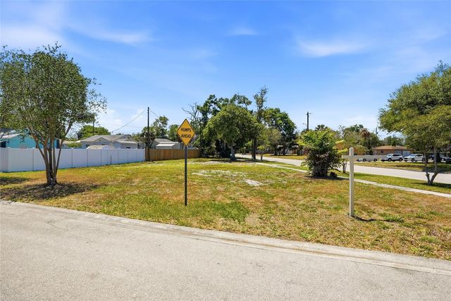 4716 IRIS STREET N, St Petersburg, FL 33714