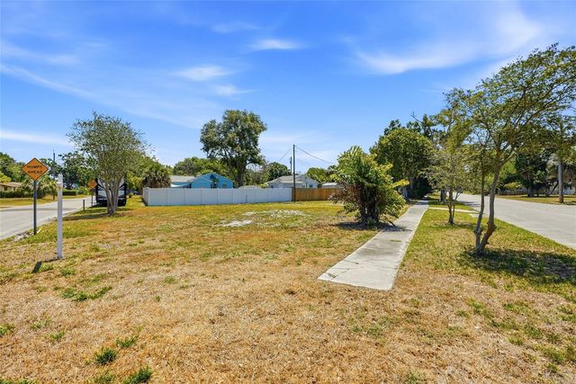 4716 IRIS STREET N, St Petersburg, FL 33714