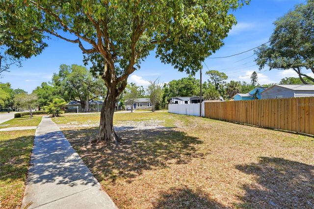 4716 IRIS STREET N, St Petersburg, FL 33714