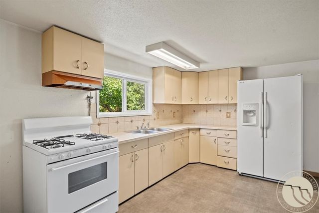 226 Moore LANE, Billings, MT 59101