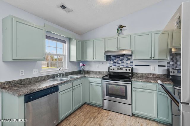 101 N Ivy Drive, Hubert, NC 28539