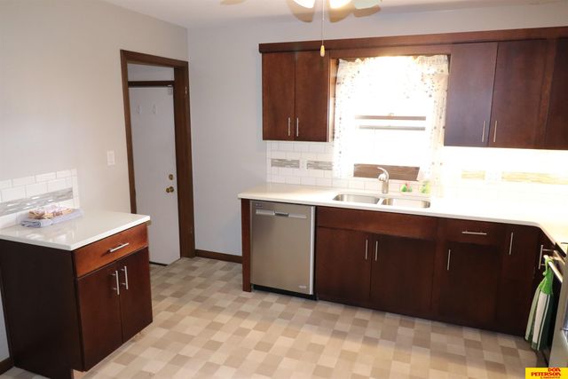 142 S William Avenue, Fremont, NE 68025