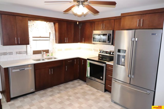 142 S William Avenue, Fremont, NE 68025