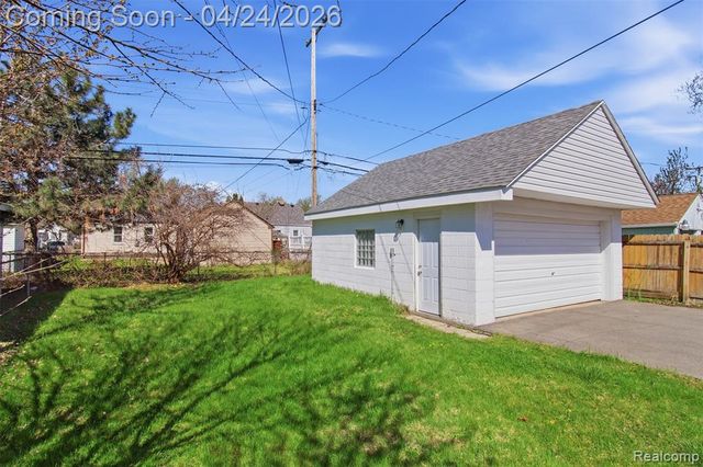 22063 Brittany Avenue, Eastpointe, MI 48021