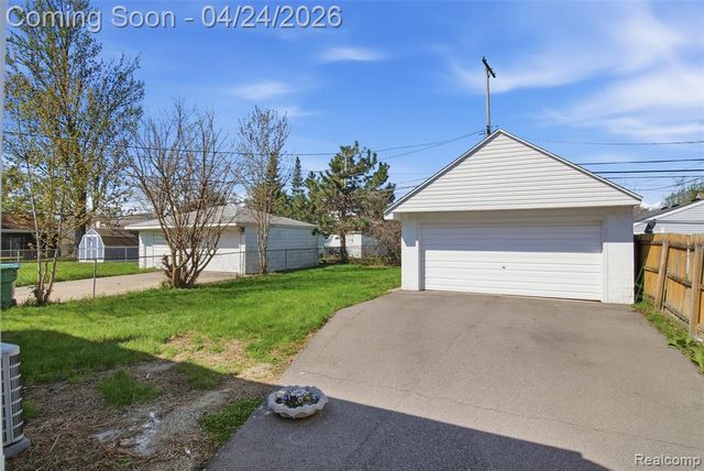 22063 Brittany Avenue, Eastpointe, MI 48021