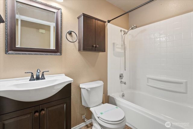 19329 142nd Place SE, Renton, WA 98058
