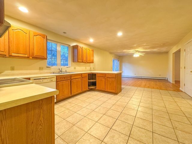 3 Highland Trl, Richmond, RI 02832