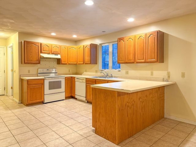 3 Highland Trl, Richmond, RI 02832