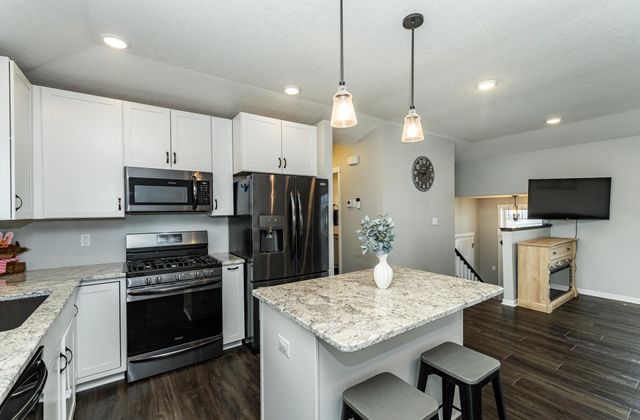 94 5th Avenue SE, Kasson, MN 55944