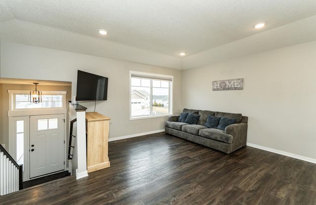 94 5th Avenue SE, Kasson, MN 55944