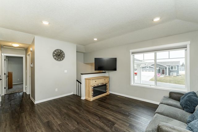 94 5th Avenue SE, Kasson, MN 55944