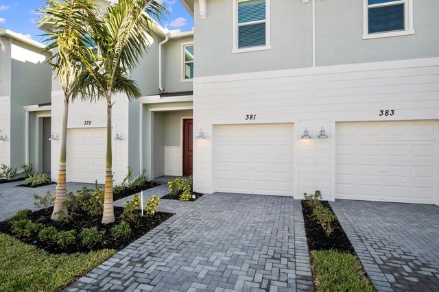 381 SE CROSSOAK Lane, Port St. Lucie, FL 34984
