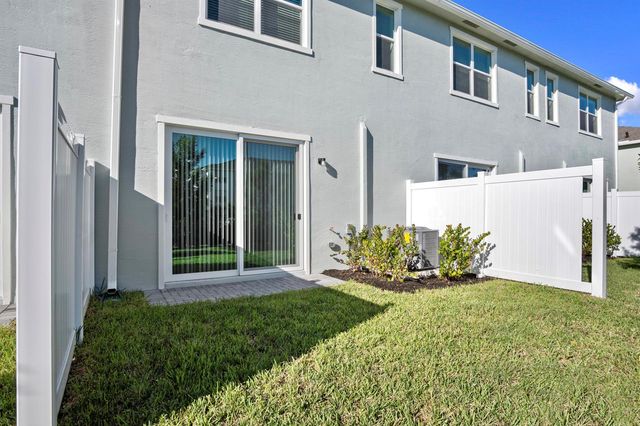 381 SE CROSSOAK Lane, Port St. Lucie, FL 34984