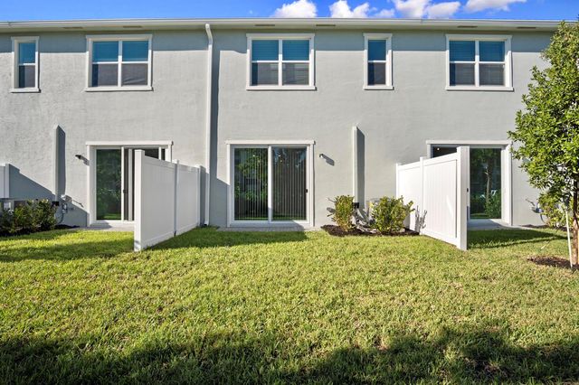 381 SE CROSSOAK Lane, Port St. Lucie, FL 34984