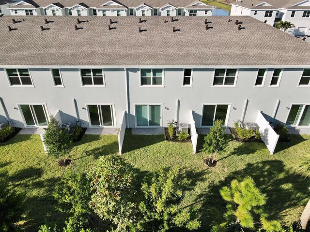 381 SE CROSSOAK Lane, Port St. Lucie, FL 34984