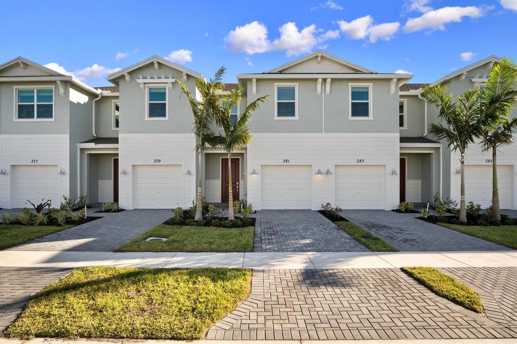 381 SE CROSSOAK Lane, Port St. Lucie, FL 34984