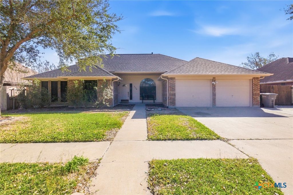 Image 1 of property listing at 309 Dunbar Drive, Victoria, TX 77904
