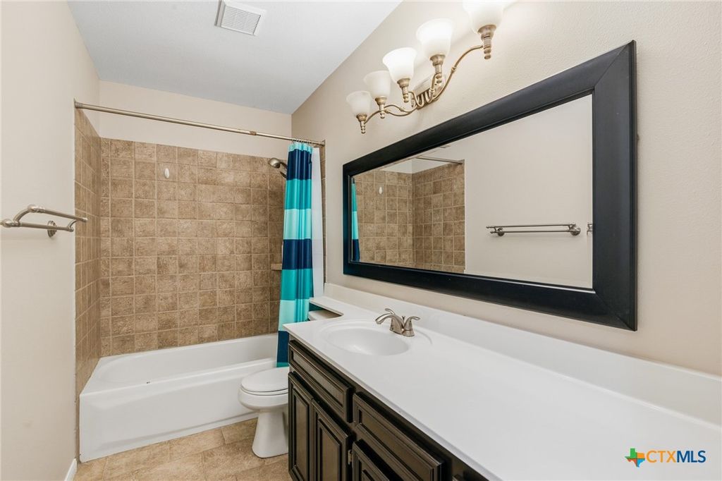 Image 19 of property listing at 309 Dunbar Drive, Victoria, TX 77904