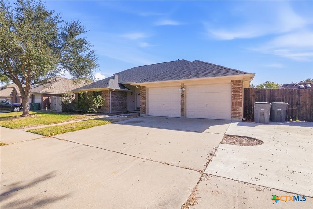 Image 37 of property listing at 309 Dunbar Drive, Victoria, TX 77904