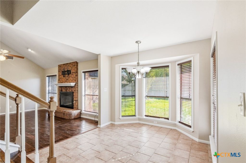 Image 4 of property listing at 309 Dunbar Drive, Victoria, TX 77904