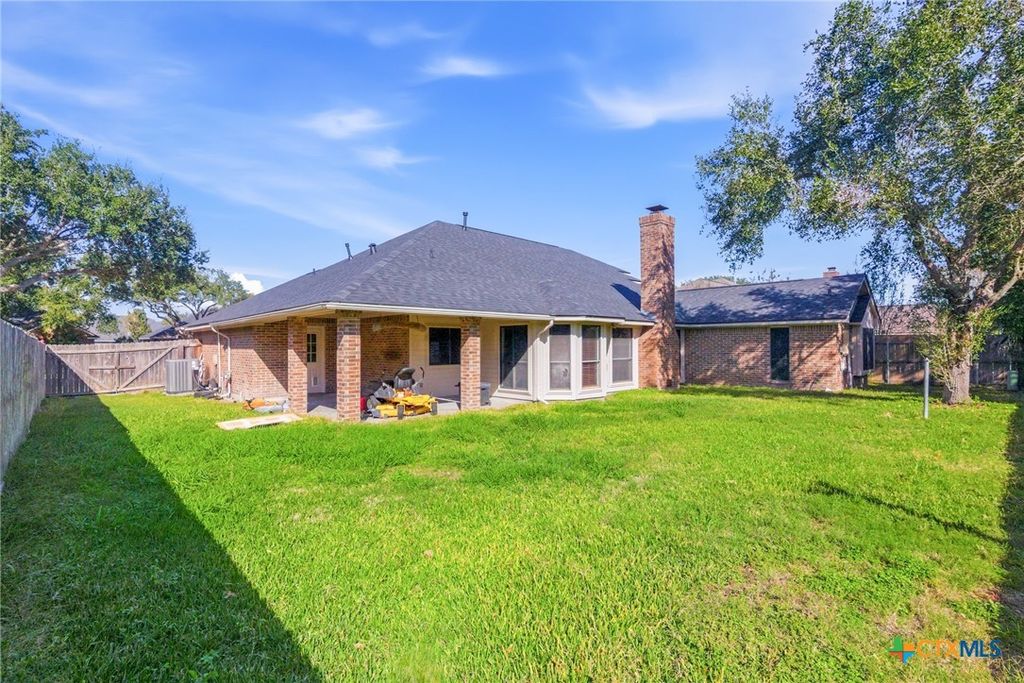 Image 40 of property listing at 309 Dunbar Drive, Victoria, TX 77904