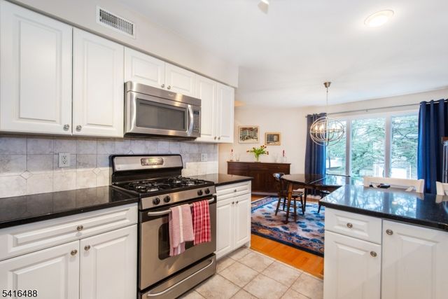 8 Tulip Cres 2D, Little Falls Twp., NJ 07424