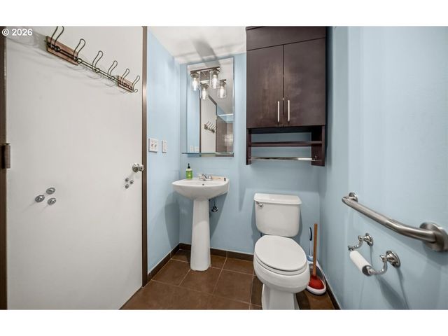 111 Sw HARRISON St 4F, Portland, OR 97201