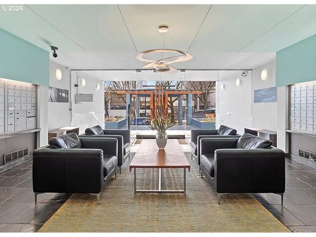 111 Sw HARRISON St 4F, Portland, OR 97201