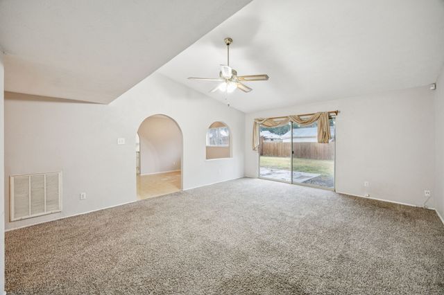 317 E Grenoble Drive, Grand Prairie, TX 75052