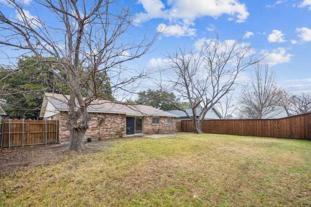 317 E Grenoble Drive, Grand Prairie, TX 75052