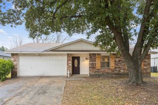 317 E Grenoble Drive, Grand Prairie, TX 75052