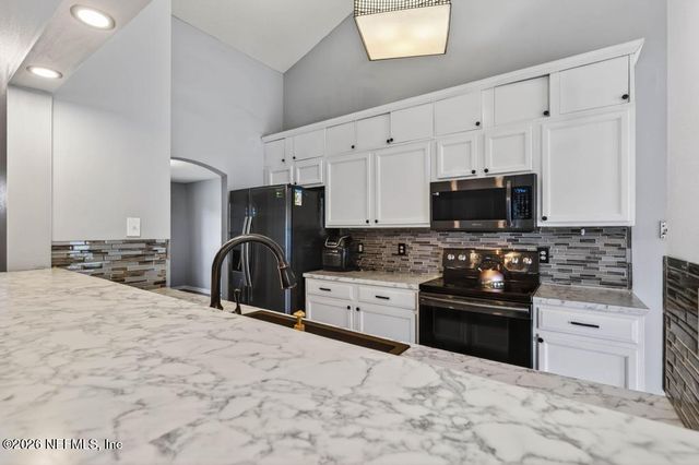10842 LYDIA ESTATES Drive, Jacksonville, FL 32218
