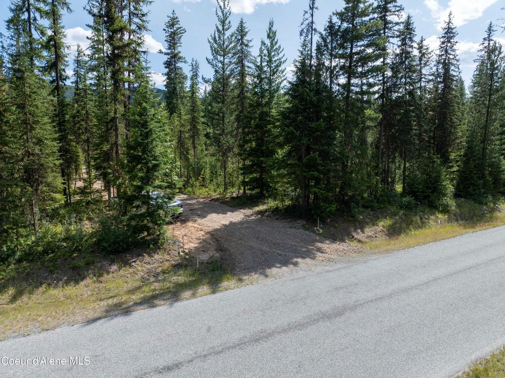 448 Reeder Bay Rd, Nordman, ID 83848