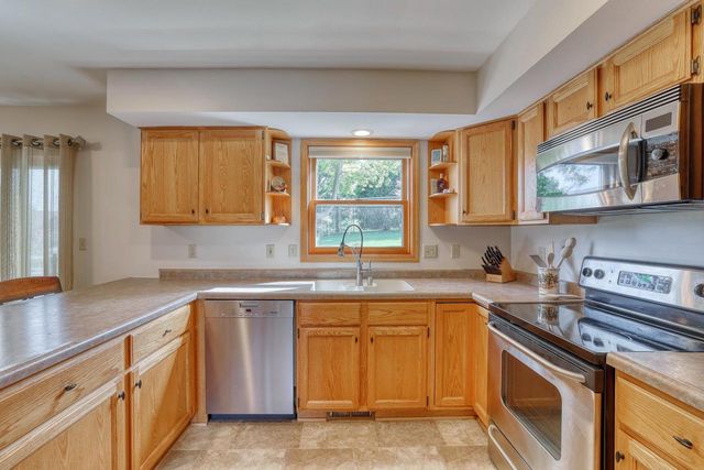N58W24383 Clover DRIVE, Sussex, WI 53089