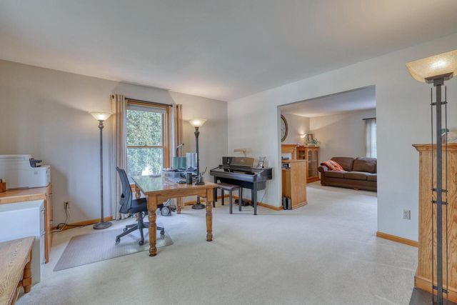 N58W24383 Clover DRIVE, Sussex, WI 53089