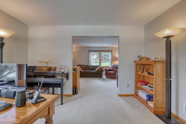 N58W24383 Clover DRIVE, Sussex, WI 53089