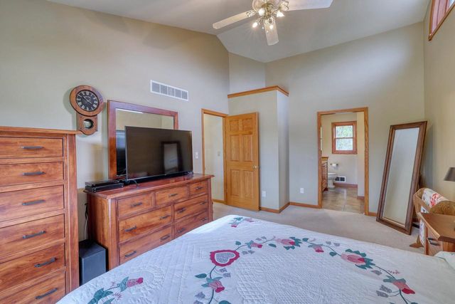 N58W24383 Clover DRIVE, Sussex, WI 53089