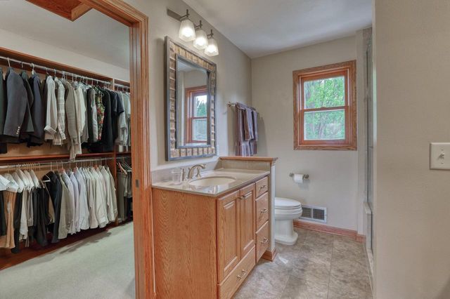 N58W24383 Clover DRIVE, Sussex, WI 53089