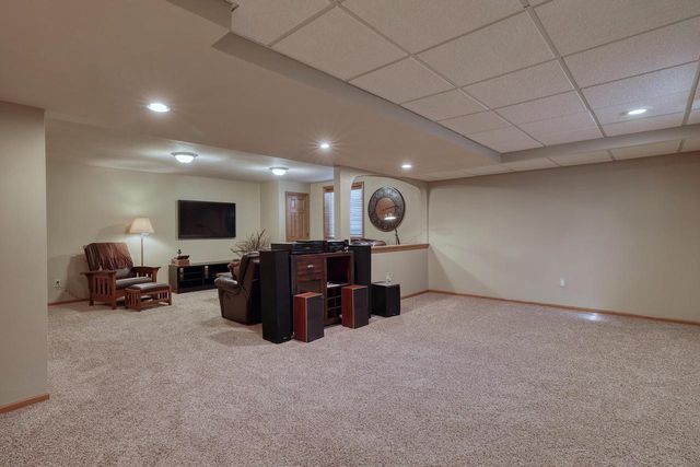 N58W24383 Clover DRIVE, Sussex, WI 53089