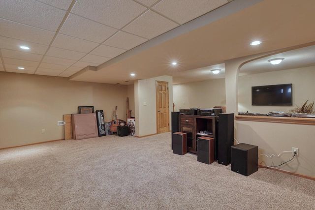 N58W24383 Clover DRIVE, Sussex, WI 53089