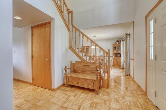 N58W24383 Clover DRIVE, Sussex, WI 53089
